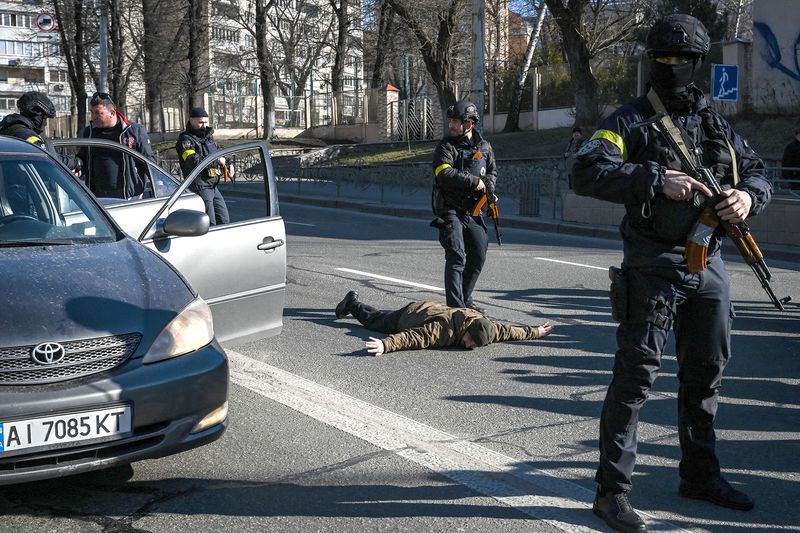 «Ждут, пока перебьют друг друга». Немного о «тактике» обороны Украины